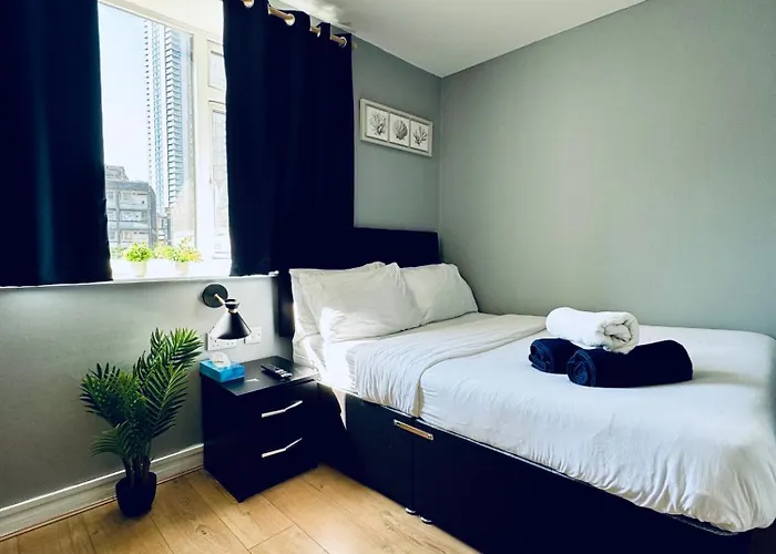 Unique Studio Flat In City 1111